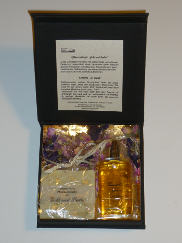 Luxus - Geschenkpackung bestehend aus der edlen Seife "Gold und Perlen" und dem Körperöl "24 Karat"